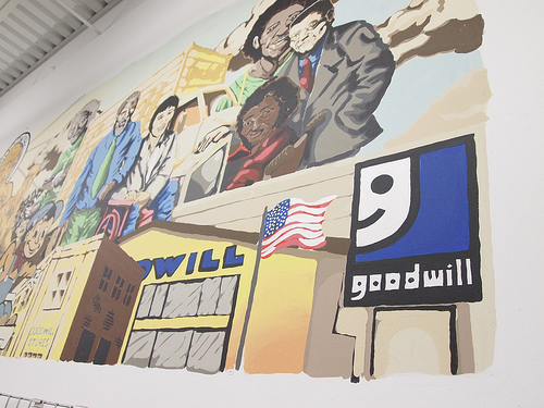 34 Tips to Thrift Store Shop Like a Pro! (Pass On to Newbies!) 34 Tips to Thrift Store Shop Like a Pro! (Pass On to Newbies!)