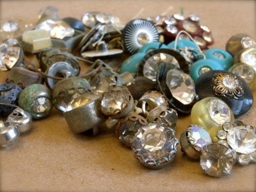 Create This DIY Vintage Button Statement Necklace Create This DIY Vintage Button Statement Necklace