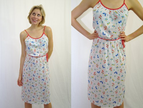 floral-vintage-dress-giveaway womens vintage fashion photos