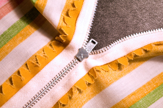 How to Date Clothing metal zipper on a vintage clothing garment
