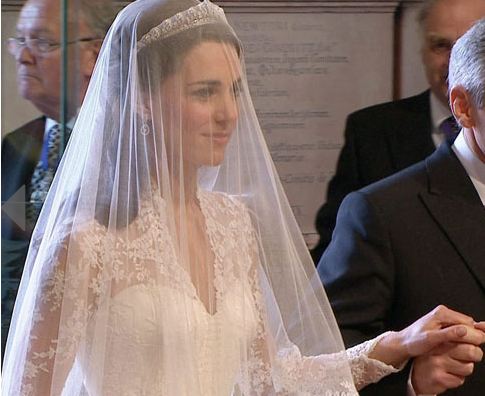kate-middleton-wedding-dress-2 kate middleton wedding dress